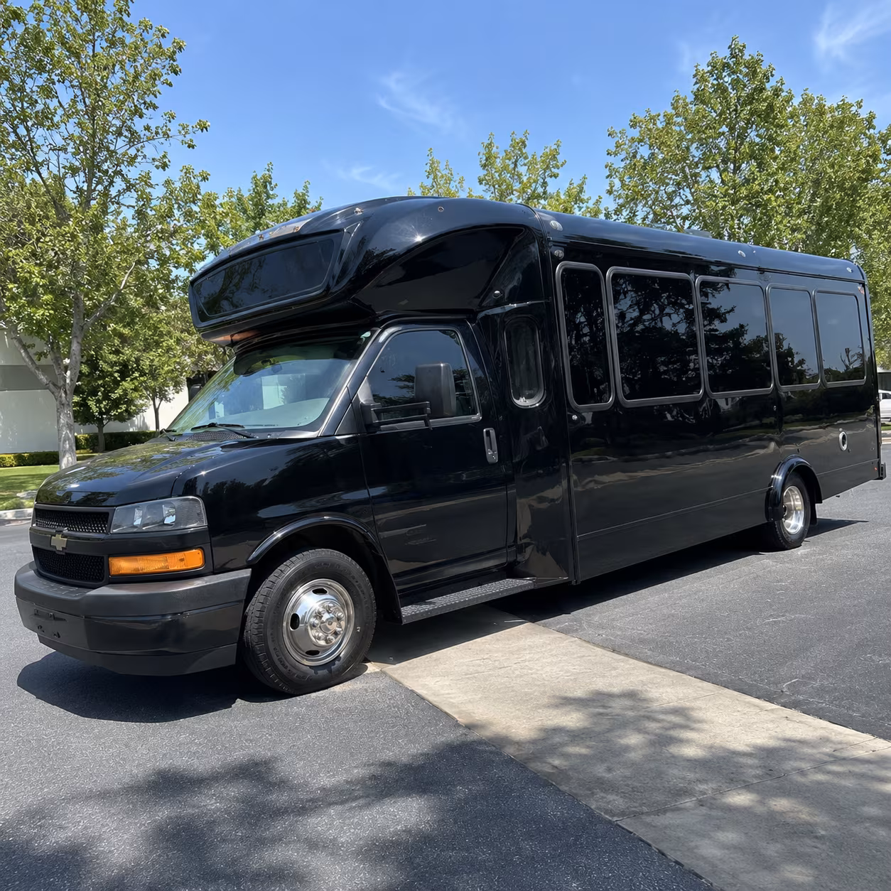 harrisonburg 15 passenger party bus