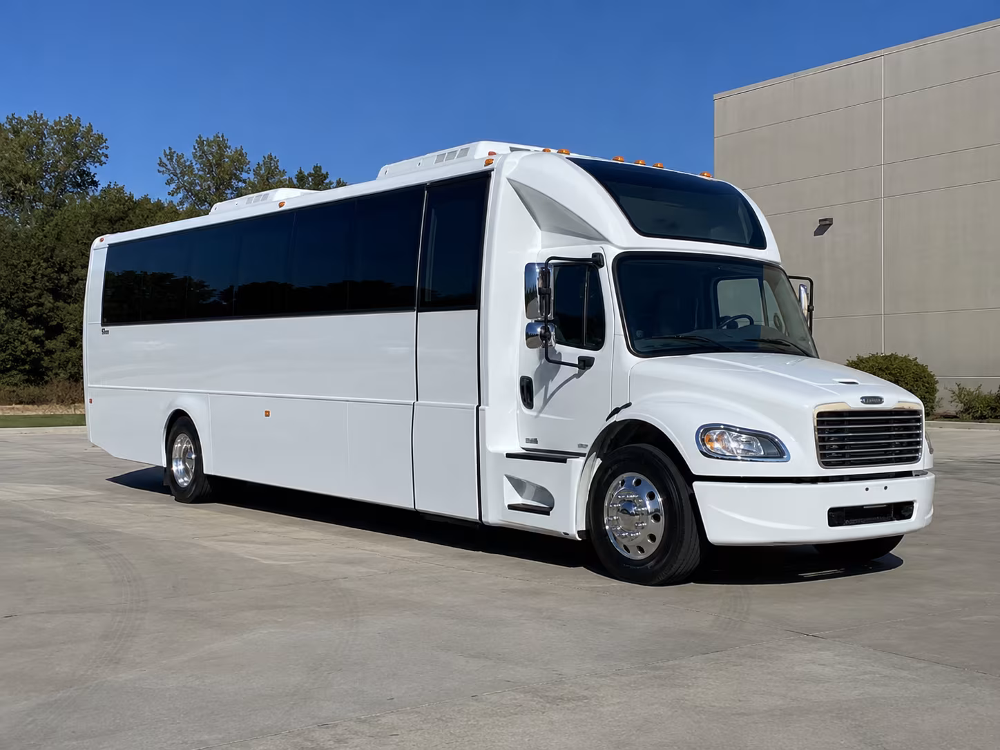harrisonburg 28 passenger party bus